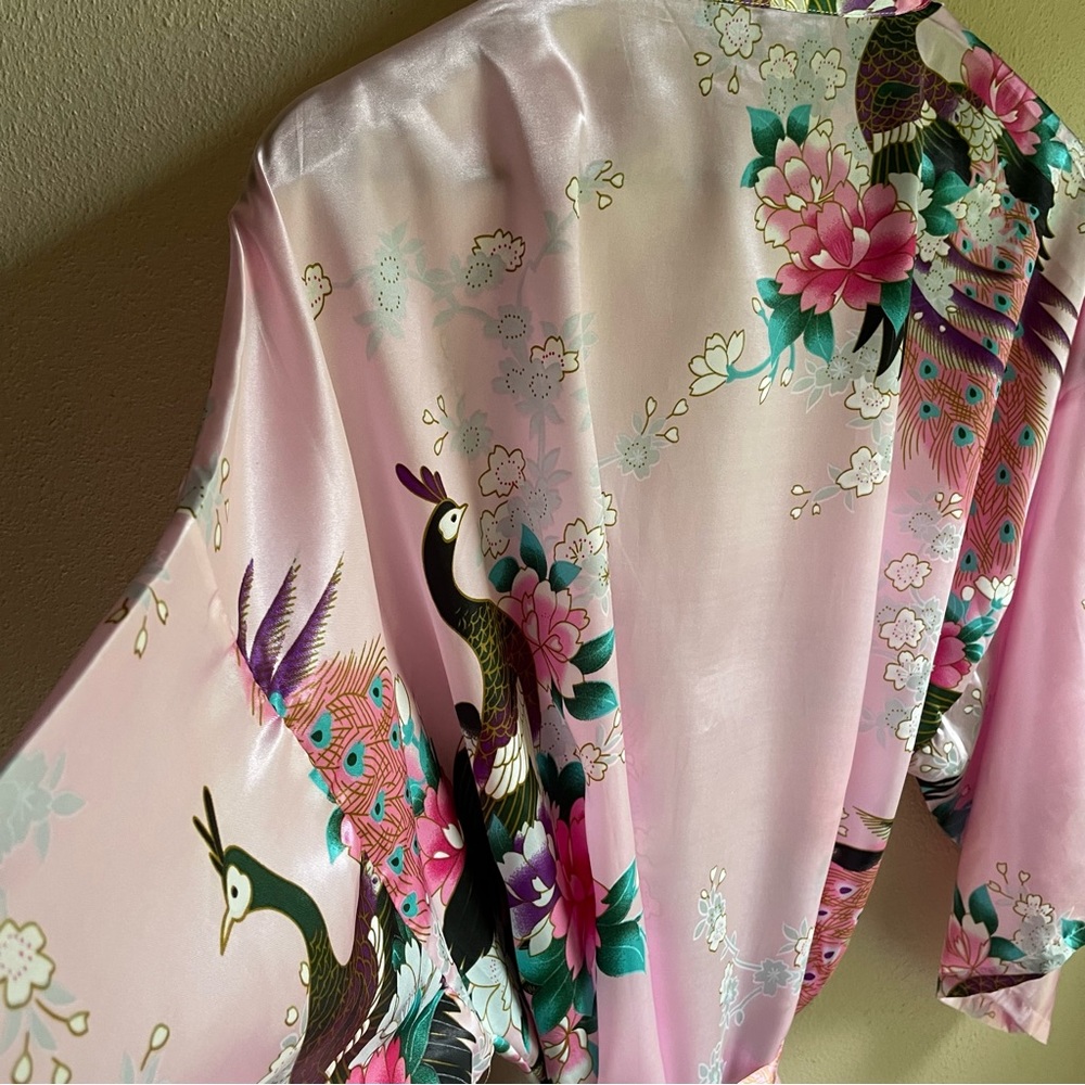 Pink Satin Floral Kimono / Robe. Peacock and Floral Motif. Size Large - Picture 9 of 15